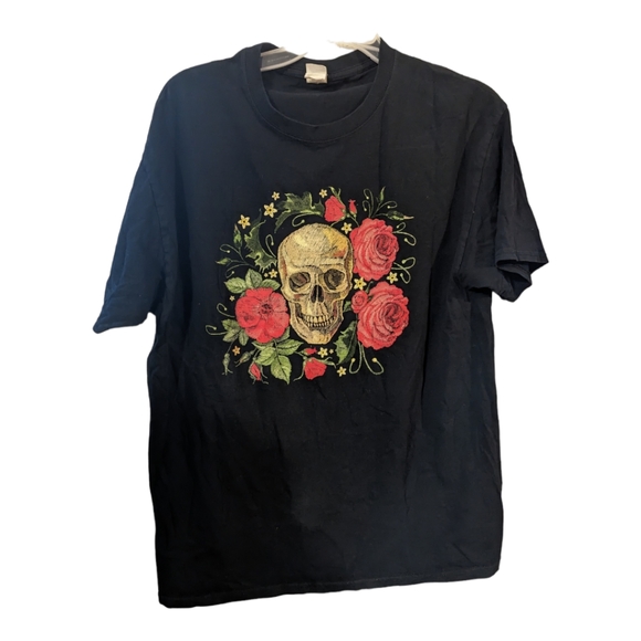 Fruit of the Loom Tops - EUC Skull Large Tee
